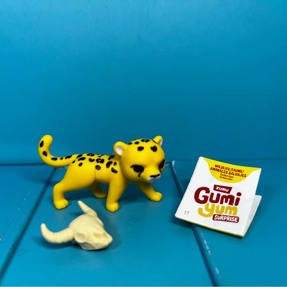 ⭐️ Zuru - Gumi Yum Surprise - Wildlife Series - Leopard w/ skull accessory